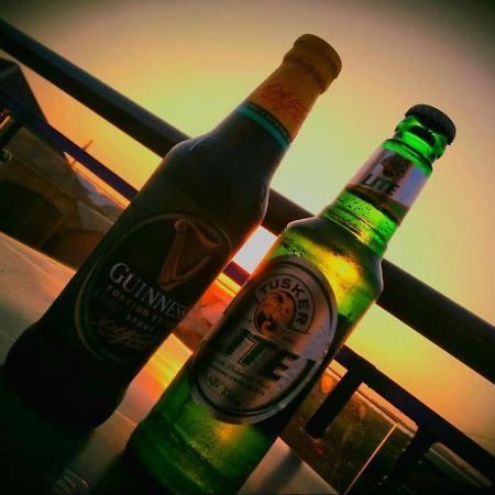 Migingo Suites Entebbe Buitenkant foto