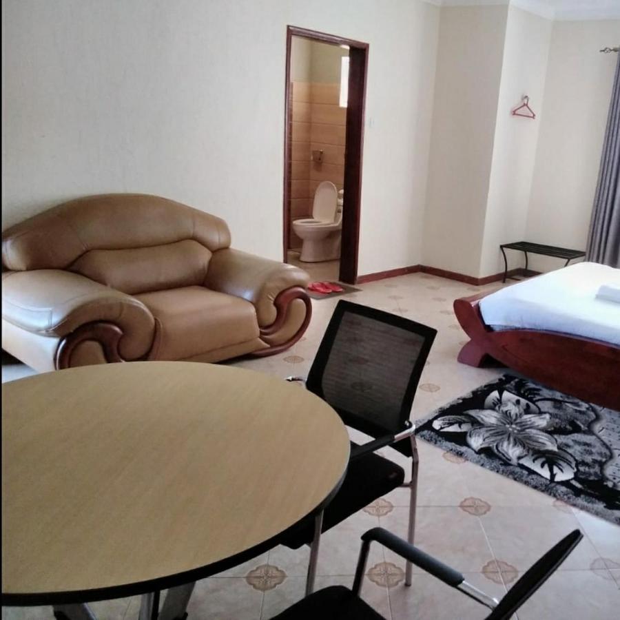 Migingo Suites Entebbe Buitenkant foto