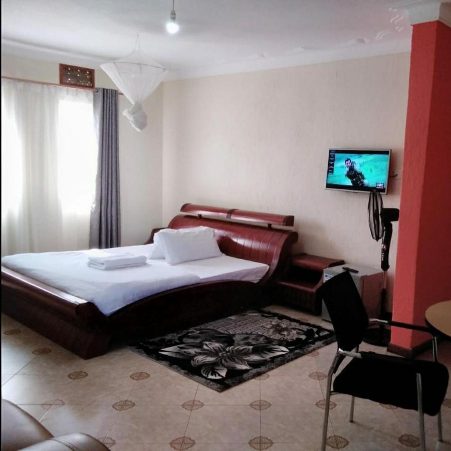 Migingo Suites Entebbe Buitenkant foto