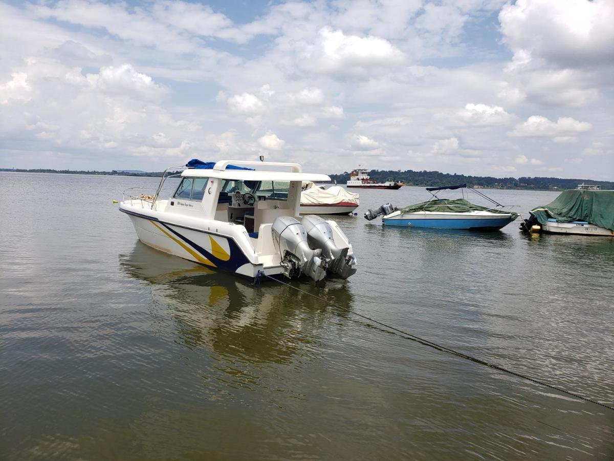 Migingo Suites Entebbe Buitenkant foto