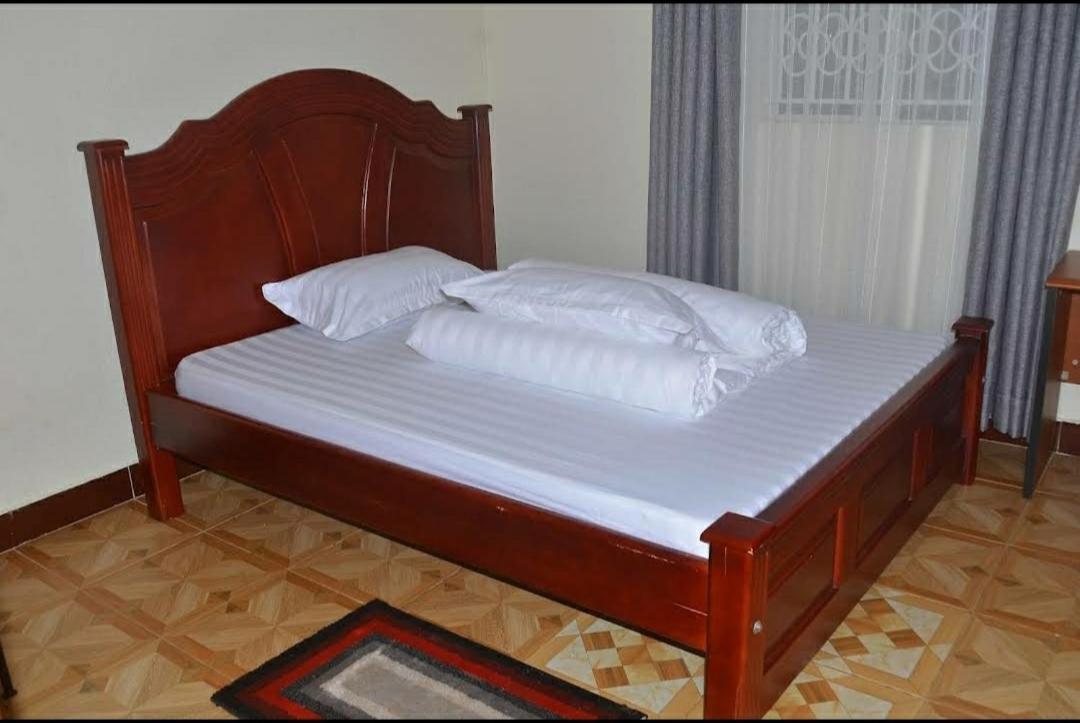 Migingo Suites Entebbe Buitenkant foto
