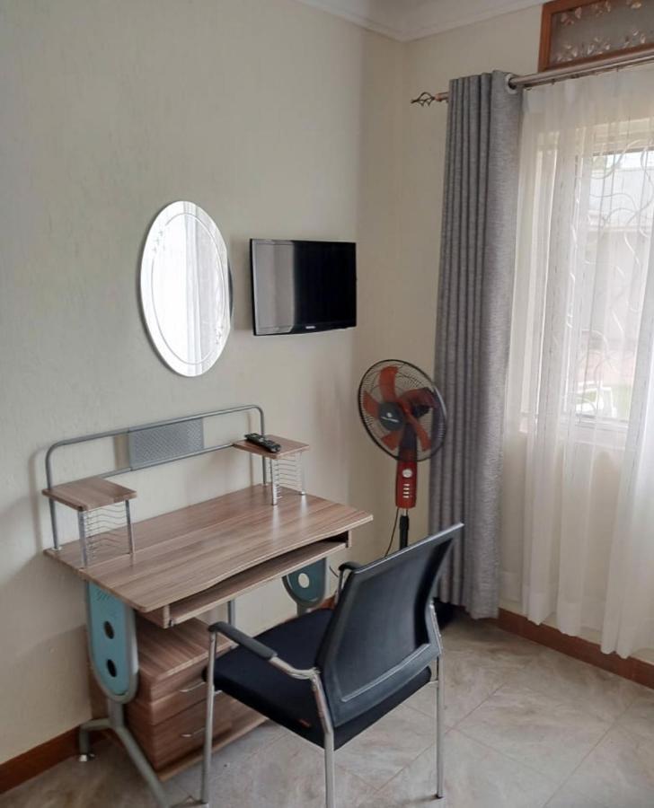 Migingo Suites Entebbe Buitenkant foto