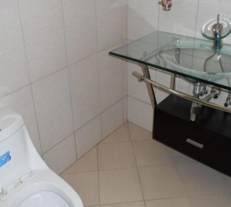 Migingo Suites Entebbe Buitenkant foto