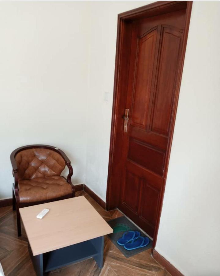 Migingo Suites Entebbe Buitenkant foto