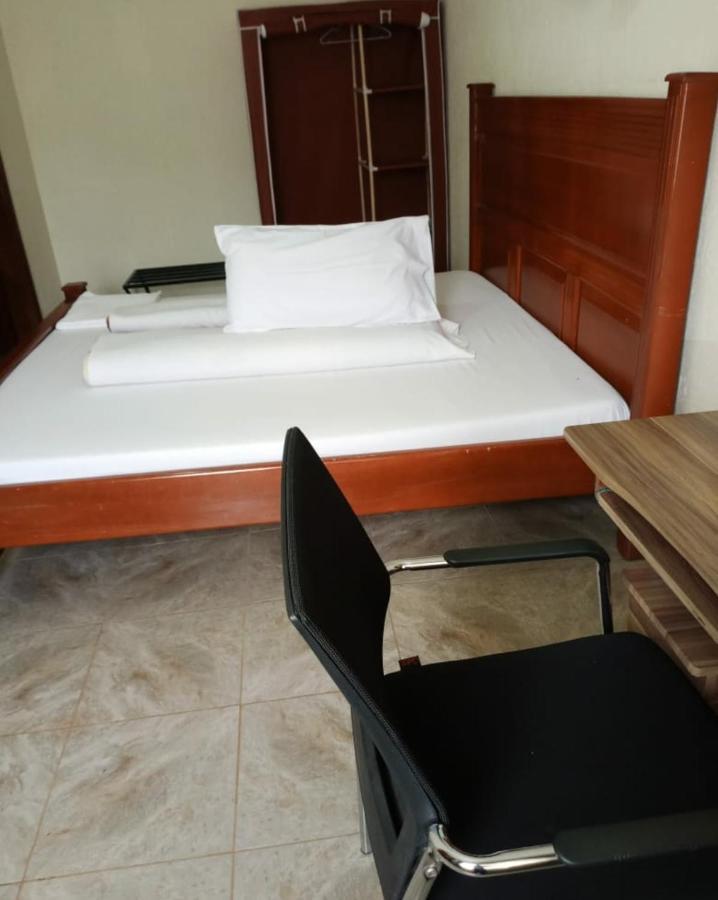 Migingo Suites Entebbe Buitenkant foto