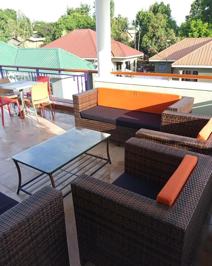 Migingo Suites Entebbe Buitenkant foto