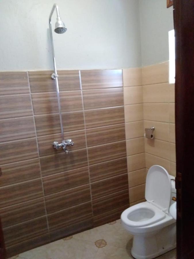 Migingo Suites Entebbe Buitenkant foto