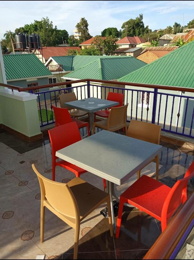Migingo Suites Entebbe Buitenkant foto