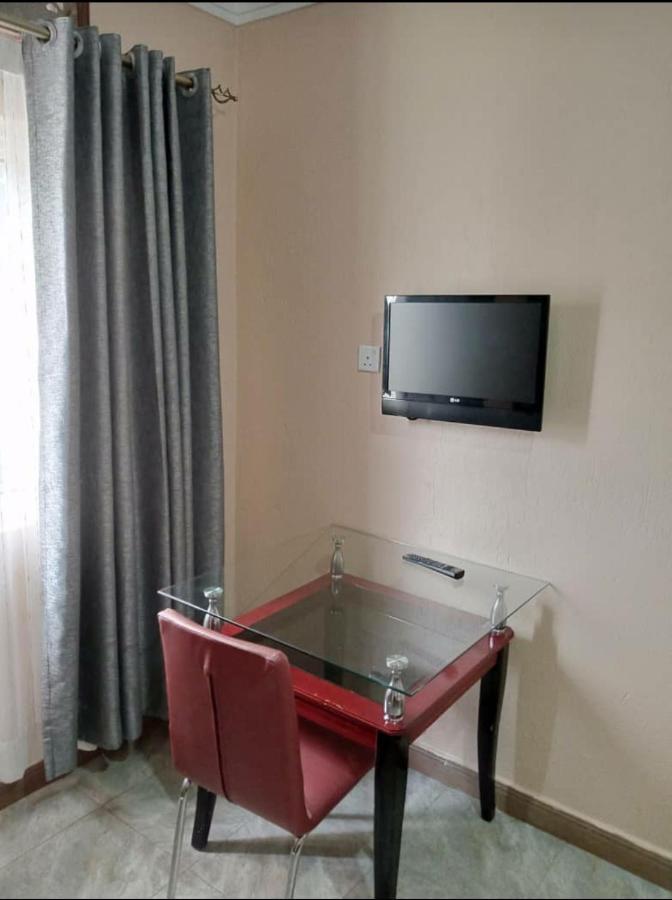 Migingo Suites Entebbe Buitenkant foto