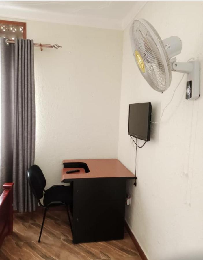 Migingo Suites Entebbe Buitenkant foto
