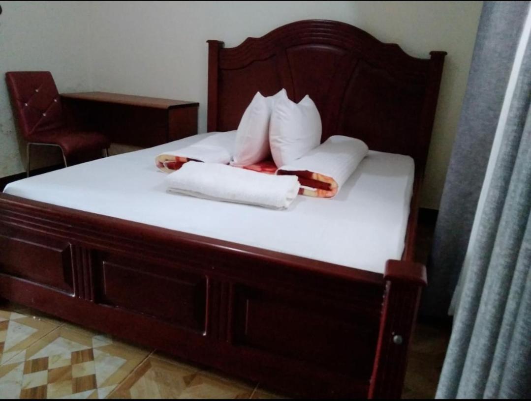 Migingo Suites Entebbe Buitenkant foto