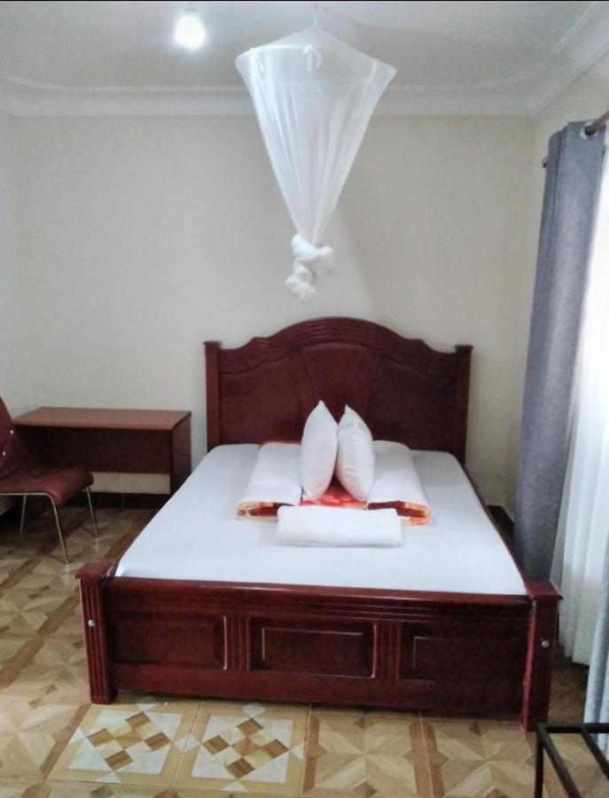 Migingo Suites Entebbe Buitenkant foto