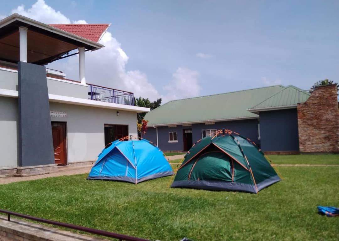 Migingo Suites Entebbe Buitenkant foto