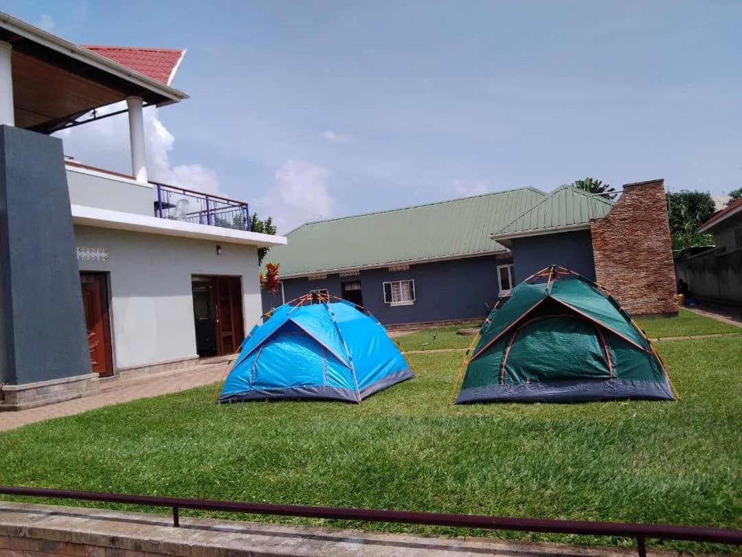 Migingo Suites Entebbe Buitenkant foto