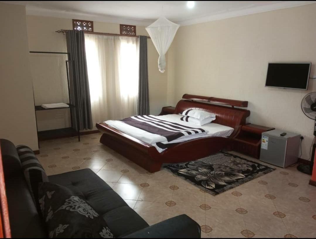 Migingo Suites Entebbe Buitenkant foto