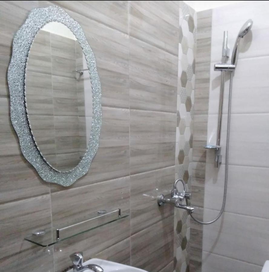 Migingo Suites Entebbe Buitenkant foto